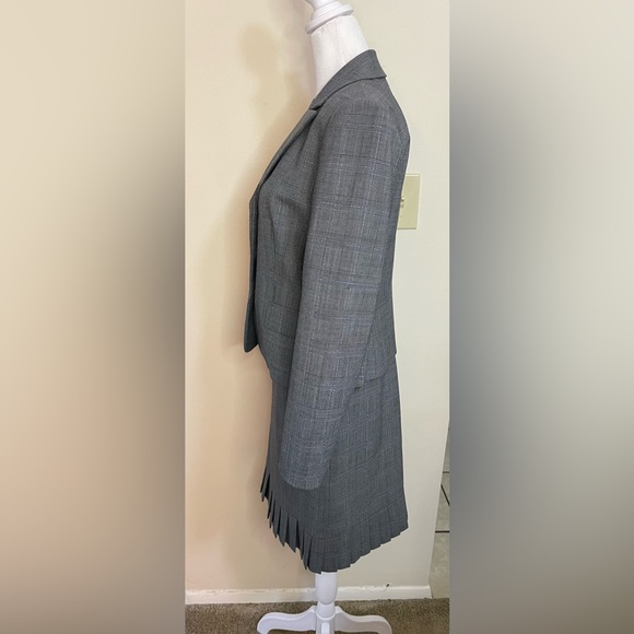 Tahari ASL Women’s 2 Pieces Suit Skirt/ Blazer Wool Blend Gray Plaid Size 6P - Picture 9 of 17